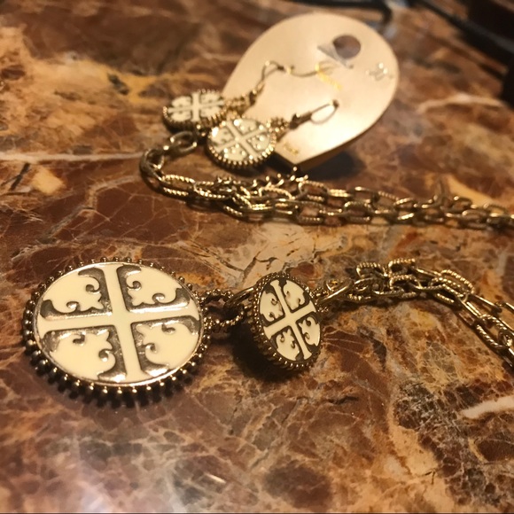 🆕 Classy designer inspired necklace & earring set - Picture 3 of 3